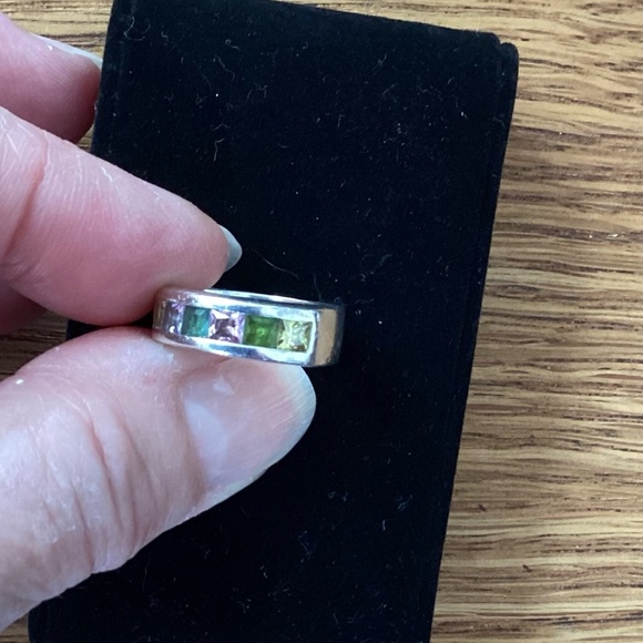 Sterling Silver ring (stamped 925).  Size 6. - Picture 3 of 6